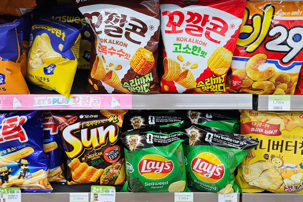 Korean snack aisle with chips including Kokalkon, Sun chips, and seaweed Lays