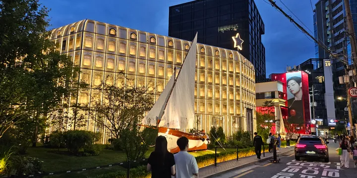 Seongsu-dong: A Walk Down Yeonmujang-gil, Seoul's Trendiest Street